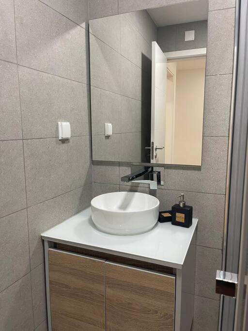 Lovely 2 Bedroom Apartment In South Lisbon Barreiro  Dış mekan fotoğraf