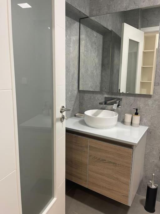 Lovely 2 Bedroom Apartment In South Lisbon Barreiro  Dış mekan fotoğraf