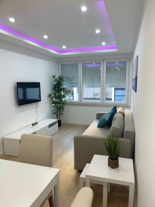 Lovely 2 Bedroom Apartment In South Lisbon Barreiro  Dış mekan fotoğraf